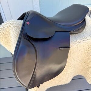 Albion Legend English Horse Saddle, 17” Medium Wide tree